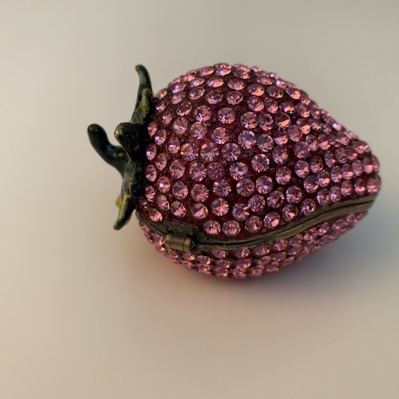 Strawberry  Crystal Encrusted Box. Judith Leiber style - Picture 3 of 8